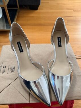 Nine West Mirrored Silver Pointed Arive Pumps - Size 9 1/2